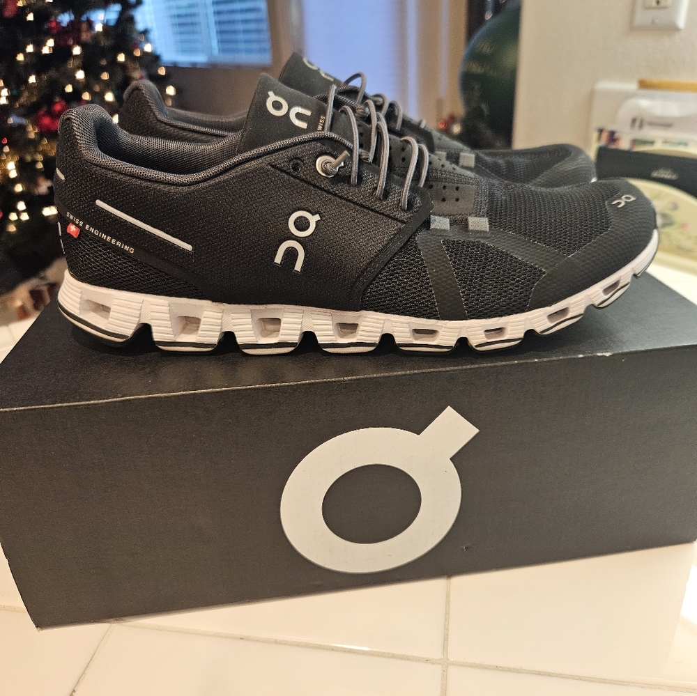 On Cloud Swiss Engineering Women's Size 10 Running Shoes Black Athletic Sneakers